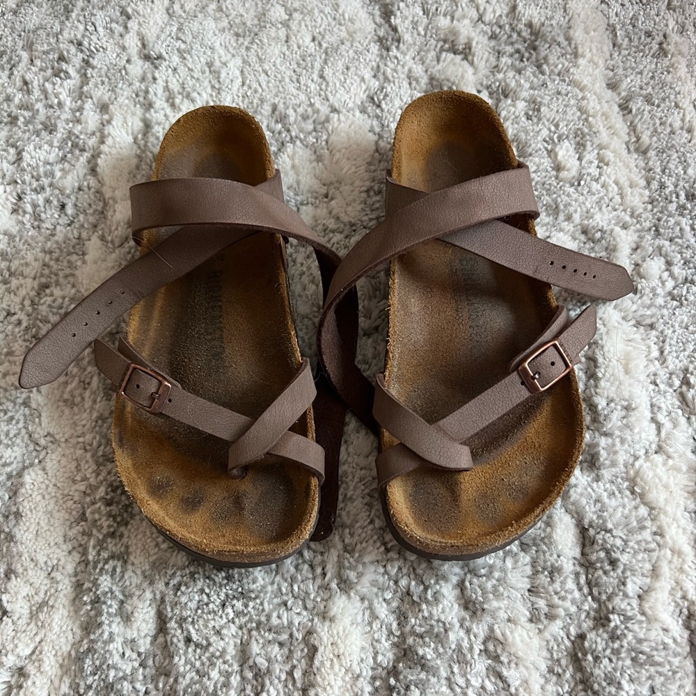 Birkenstock Women’s Yara Footbed Sandal size 37 (7)
